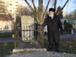 Duvid Singer na cmentarzu żydowskim w Lublinie