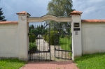 Brama cmentarza żydowskiego w Kętach 