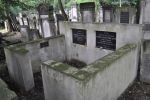 Ohel na cmentarzu żydowskim w Łodzi