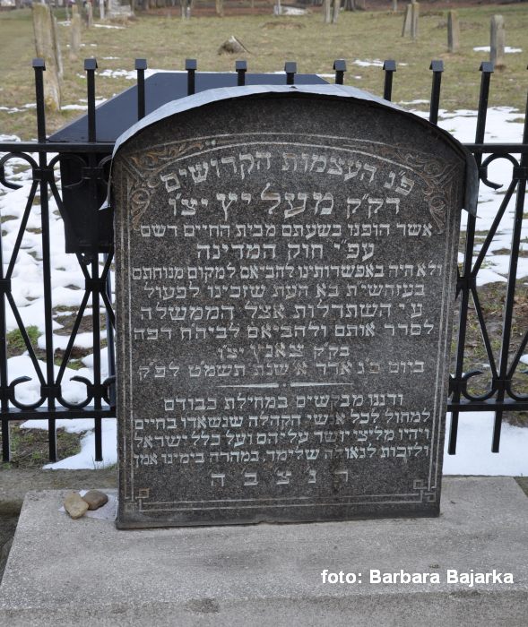 Nowy Sącz - w tej mogile pochowano szczątki ekshumowane z cmentarza żydowskiego w Mielcu