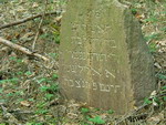 Tu została pochowana kobieta (...) pani Rejzl, córka pana Jehudy, zmarła 11 Elul roku (5)649 według rachuby skróconej. Niech jej dusza zostanie zawiązana w węzeł życia. (Data śmierci: 7 września 1889).