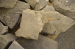 Fragmenty macew z cmentarza żydowskiego w Olsztynie