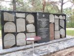Serock - pomnik na cmentarzu żydowskim