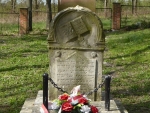 Macewa na cmentarzu ydowskim w Zawichocie